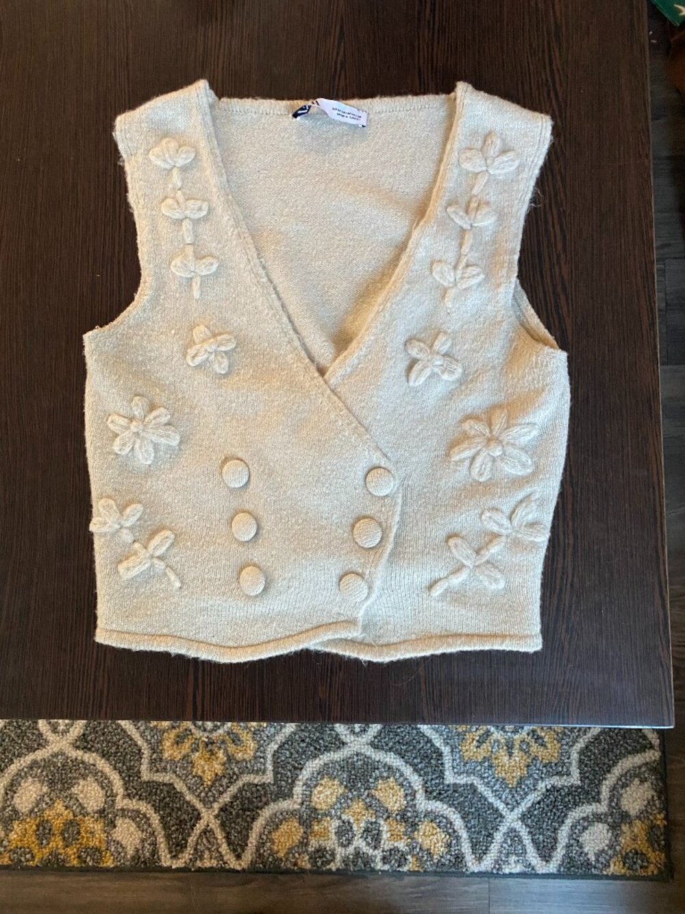 Zara Cream Floral Appliqué Double-Breasted Knit Sweater Vest | Size M